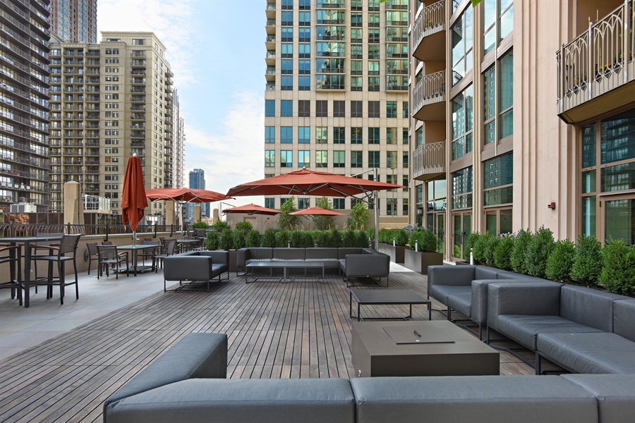 21 E Huron Street Unit: 1407