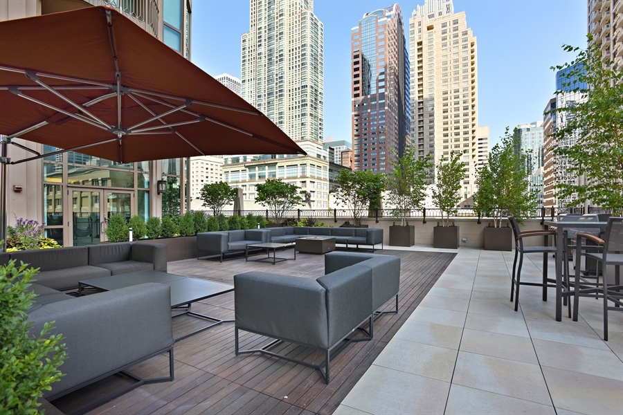 21 E Huron Street Unit: 1407