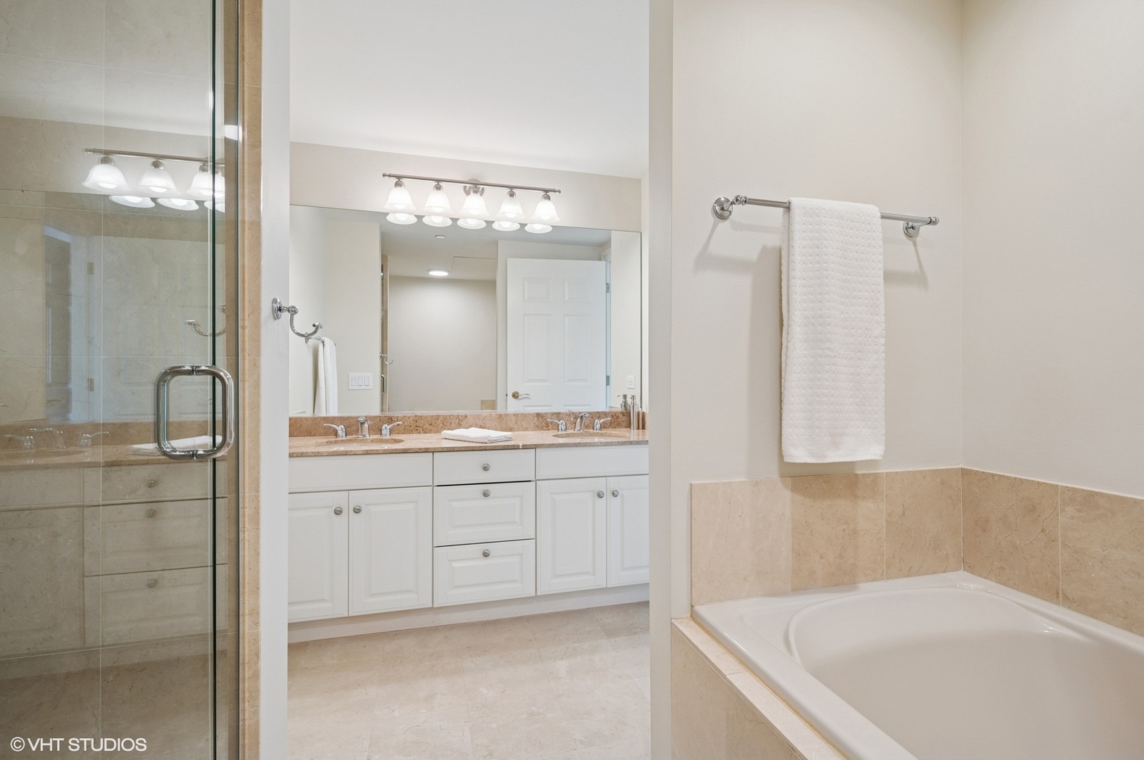 21 E Huron Street Unit: 1407