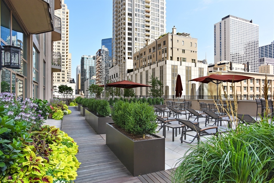 21 E Huron Street Unit: 1407