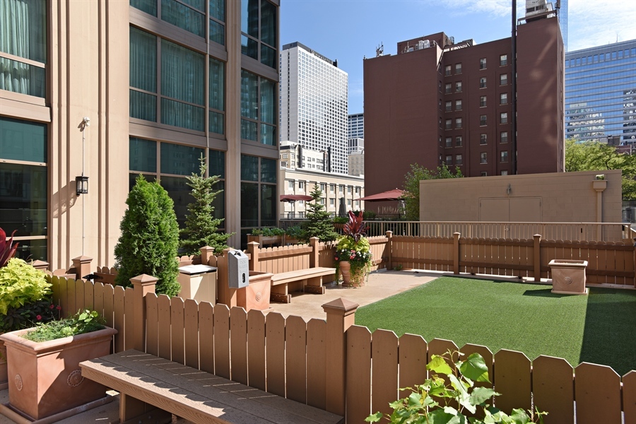 21 E Huron Street Unit: 1407