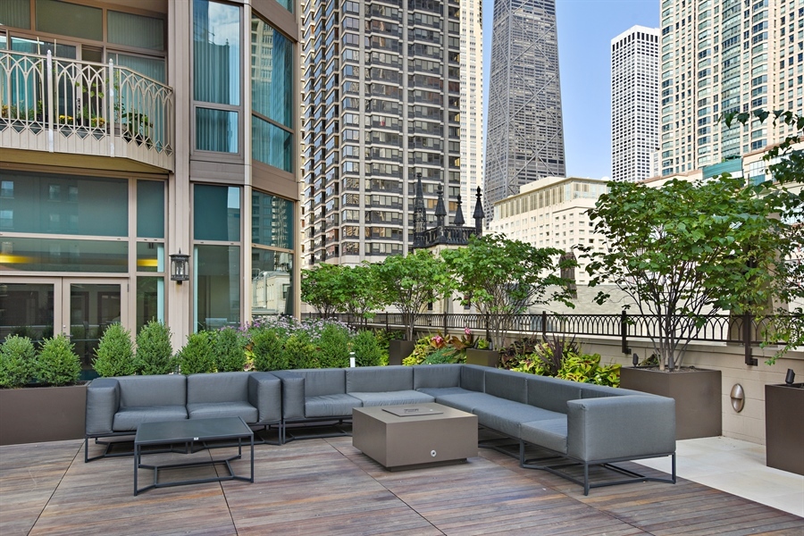 21 E Huron Street Unit: 1407