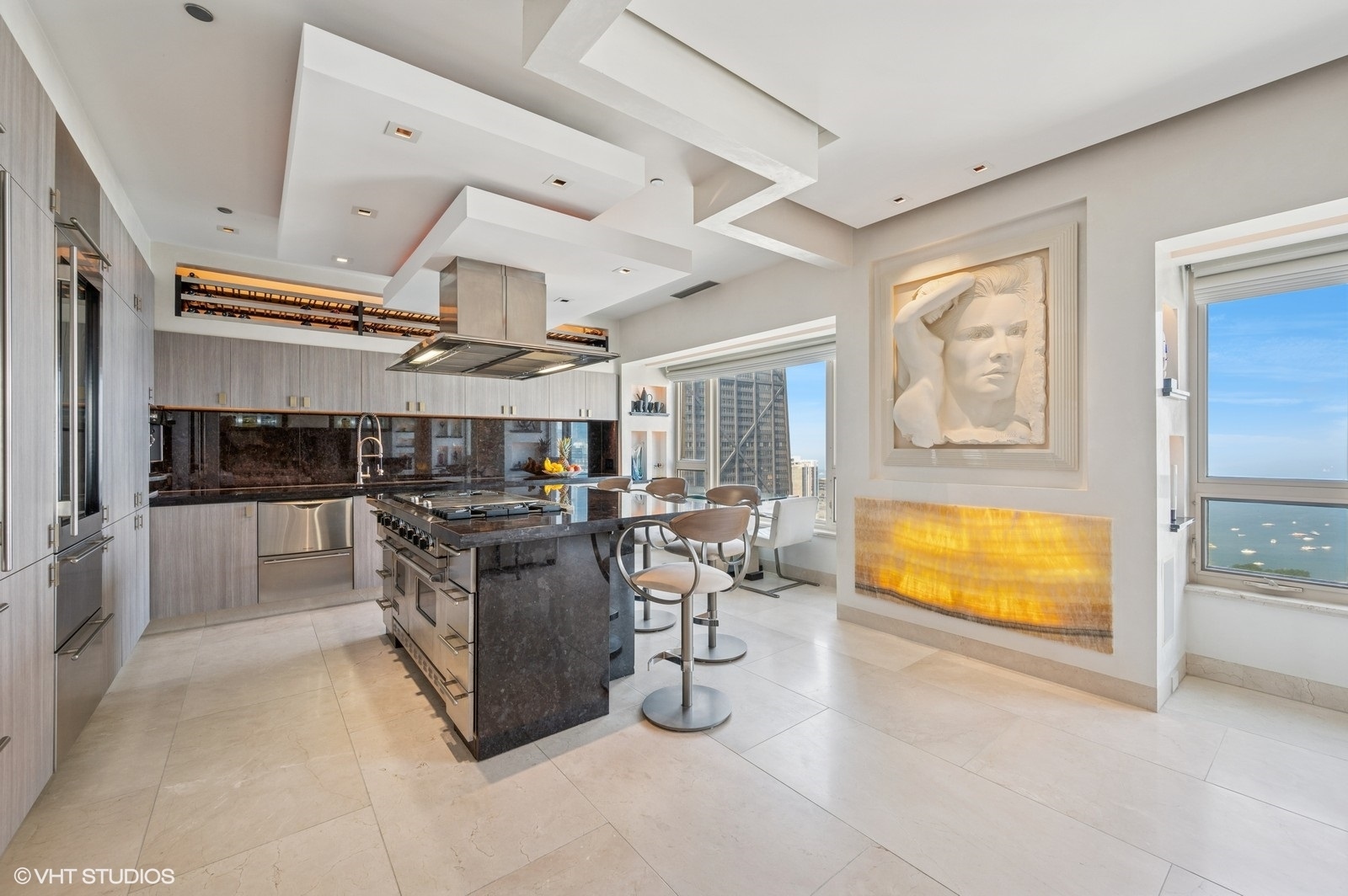800 N Michigan Avenue Unit: 3301