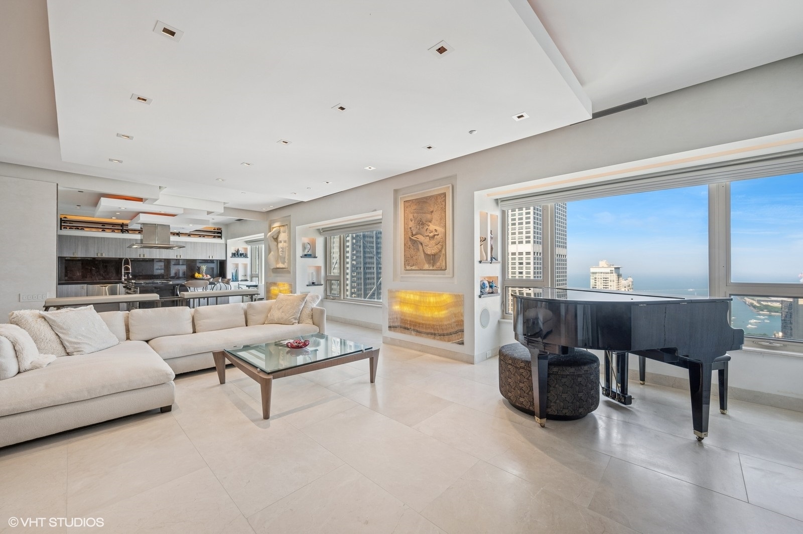 800 N Michigan Avenue Unit: 3301
