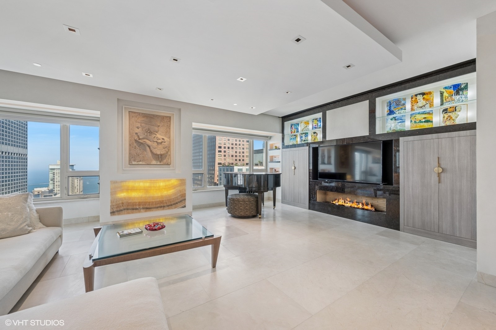 800 N Michigan Avenue Unit: 3301