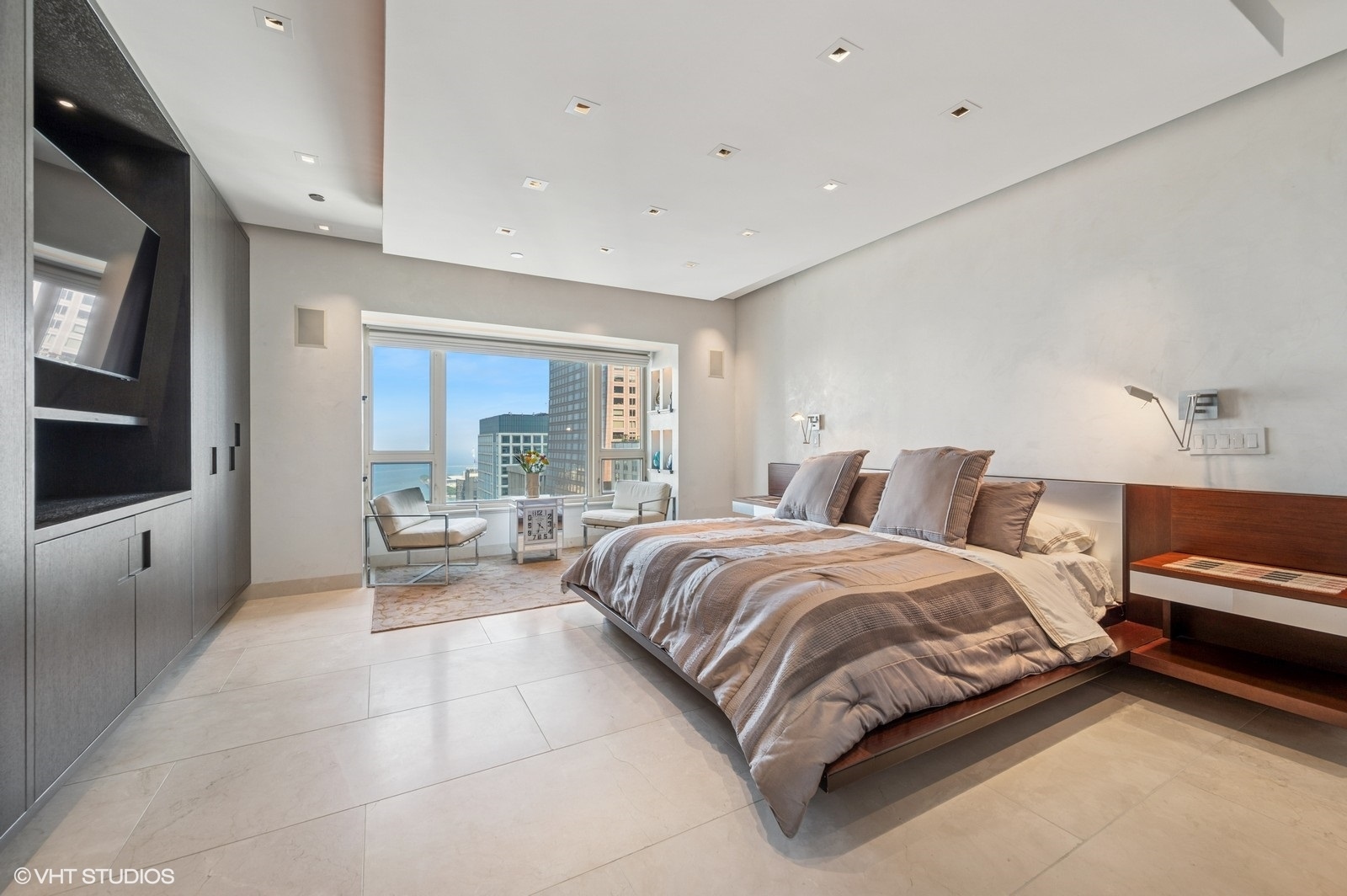 800 N Michigan Avenue Unit: 3301