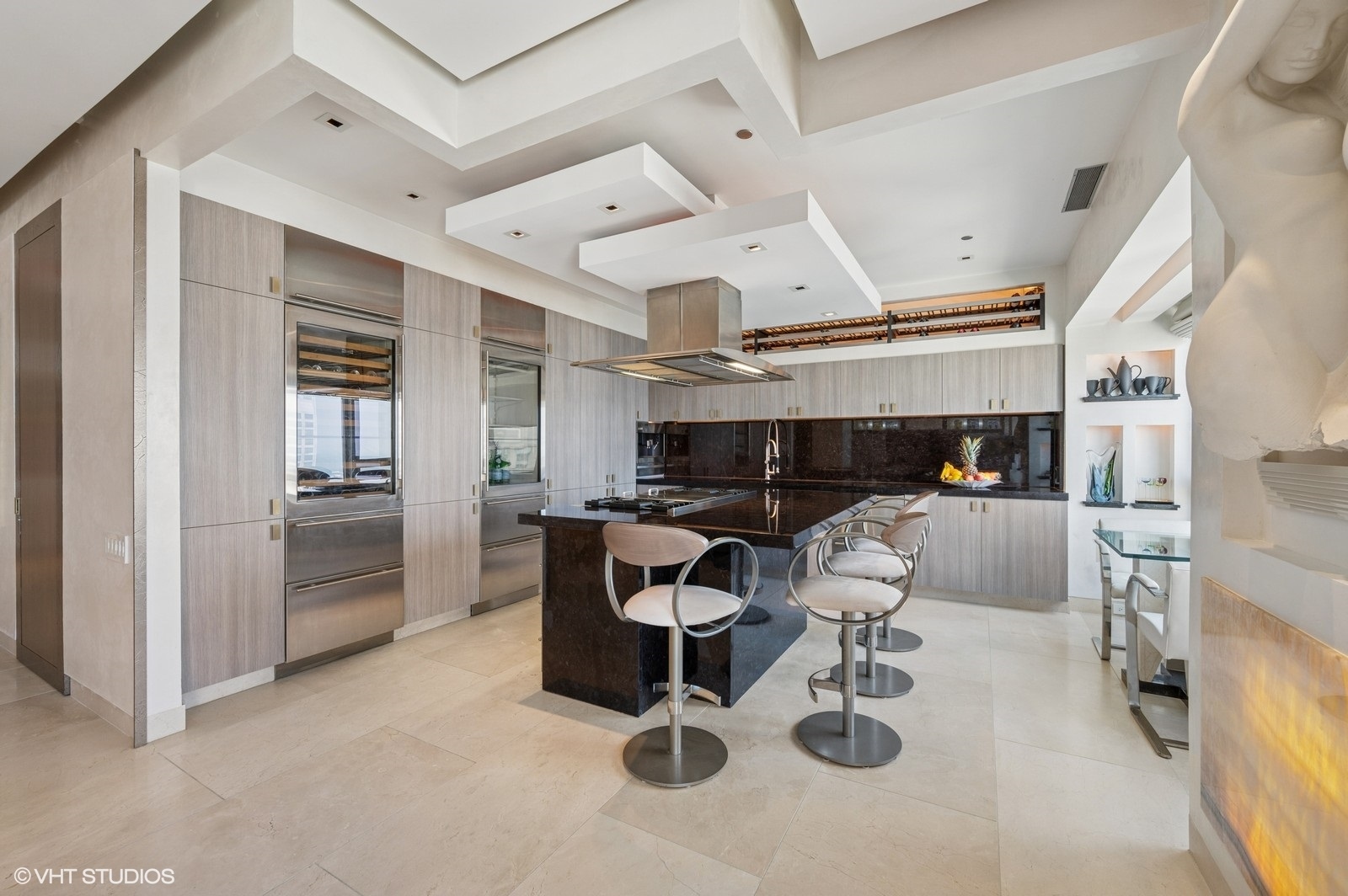 800 N Michigan Avenue Unit: 3301