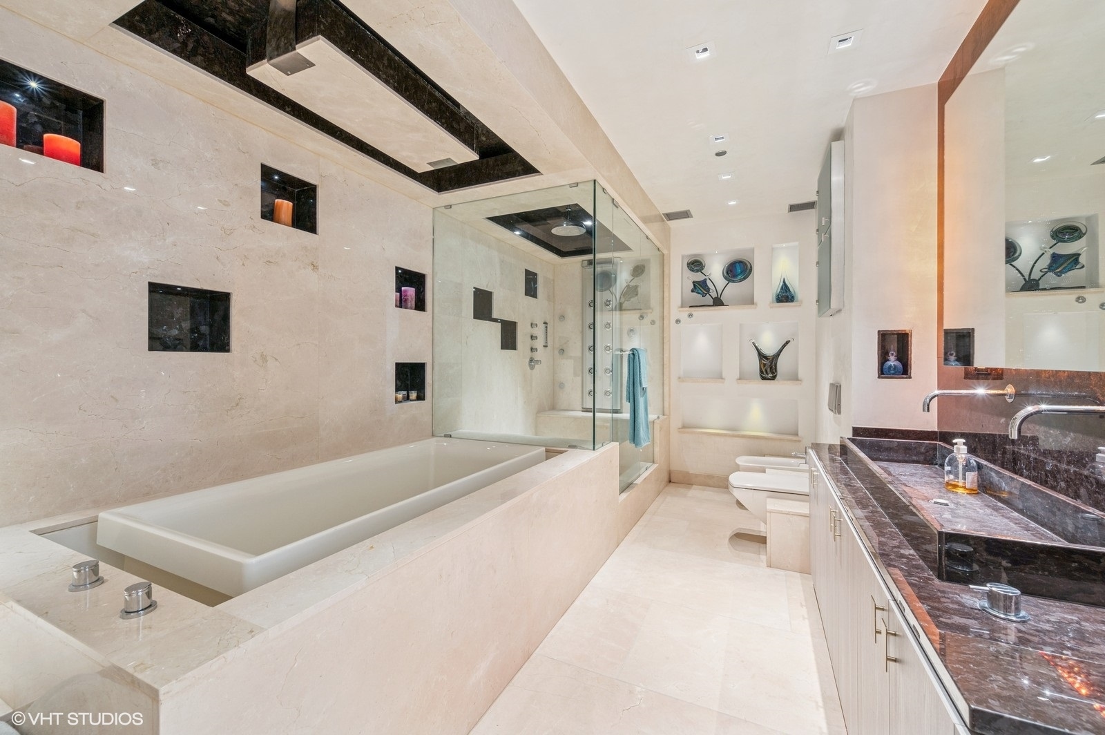 800 N Michigan Avenue Unit: 3301