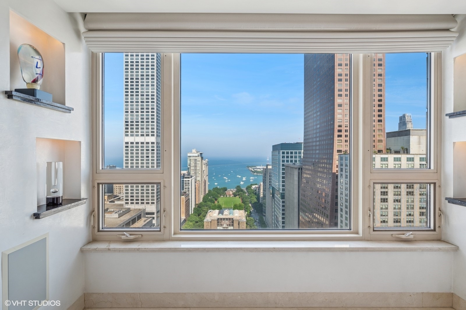 800 N Michigan Avenue Unit: 3301