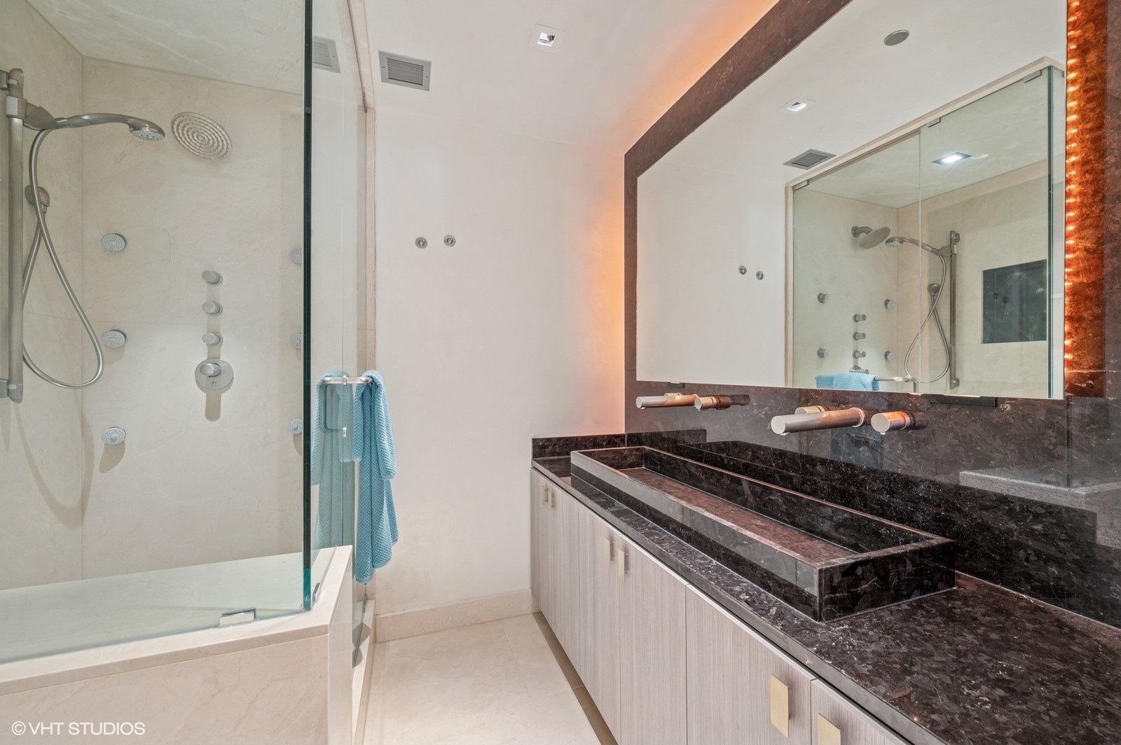 800 N Michigan Avenue Unit: 3301