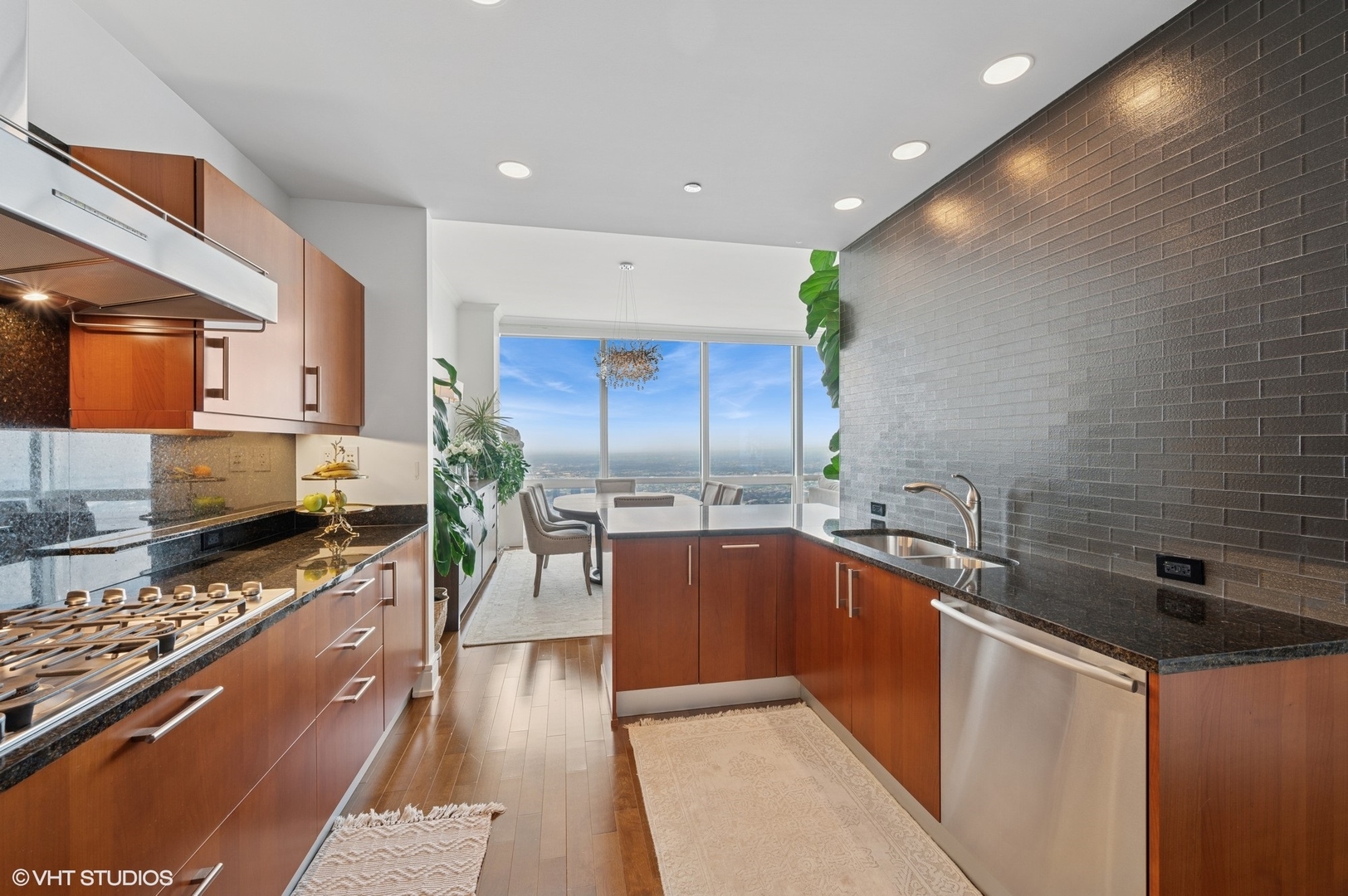 401 N Wabash Avenue Unit: 82B