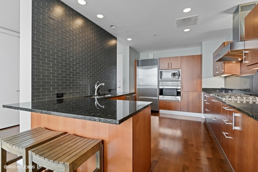 401 N Wabash Avenue Unit: 82B