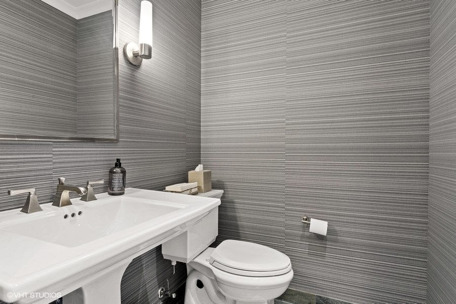 401 N Wabash Avenue Unit: 82B