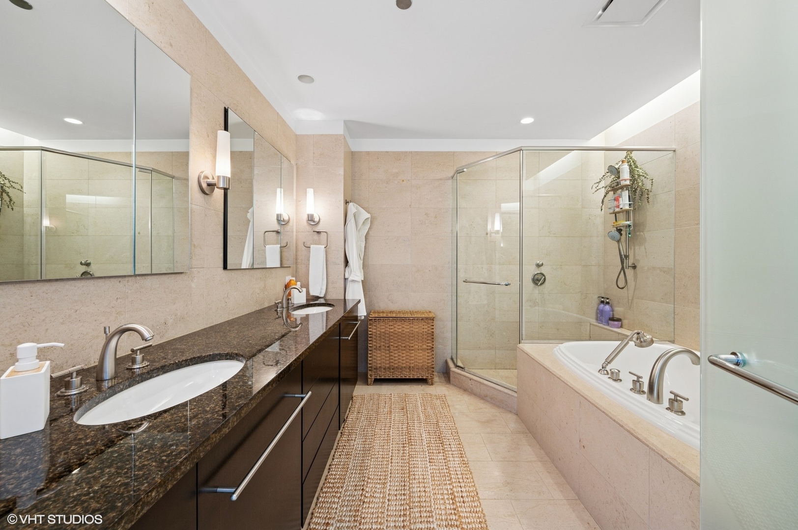 401 N Wabash Avenue Unit: 82B