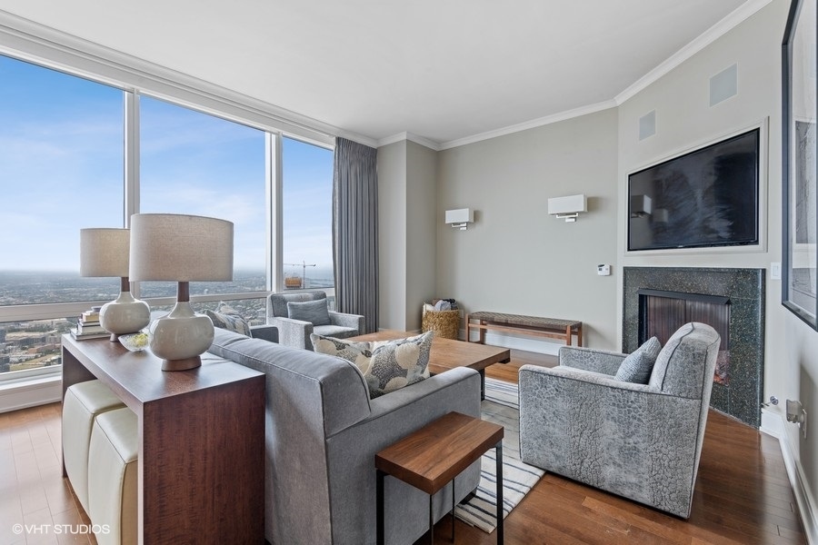 401 N Wabash Avenue Unit: 82B