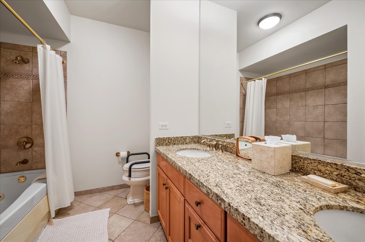 25 E Superior Street Unit: 605