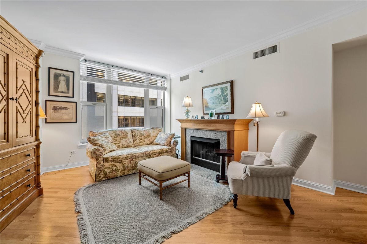 25 E Superior Street Unit: 605