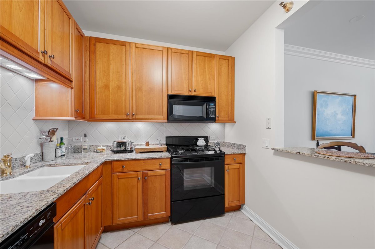 25 E Superior Street Unit: 605