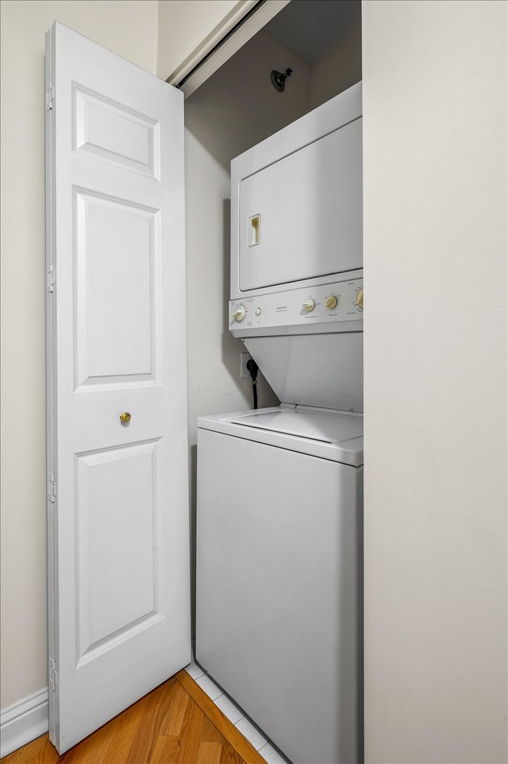 25 E Superior Street Unit: 605