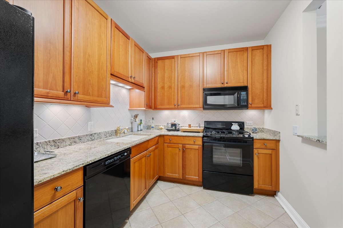 25 E Superior Street Unit: 605