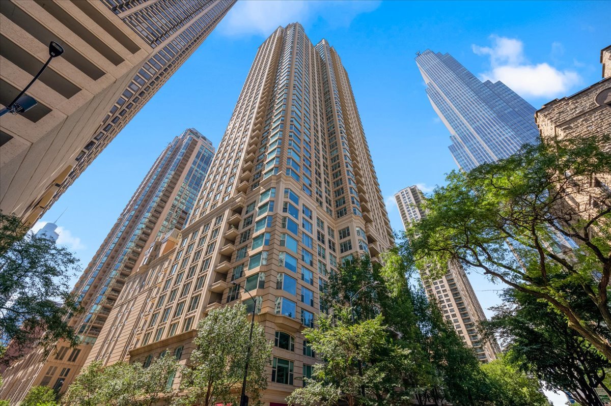 25 E Superior Street Unit: 605
