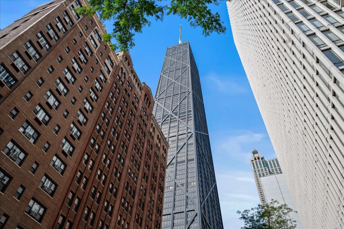 175 E Delaware Place Unit: 7910