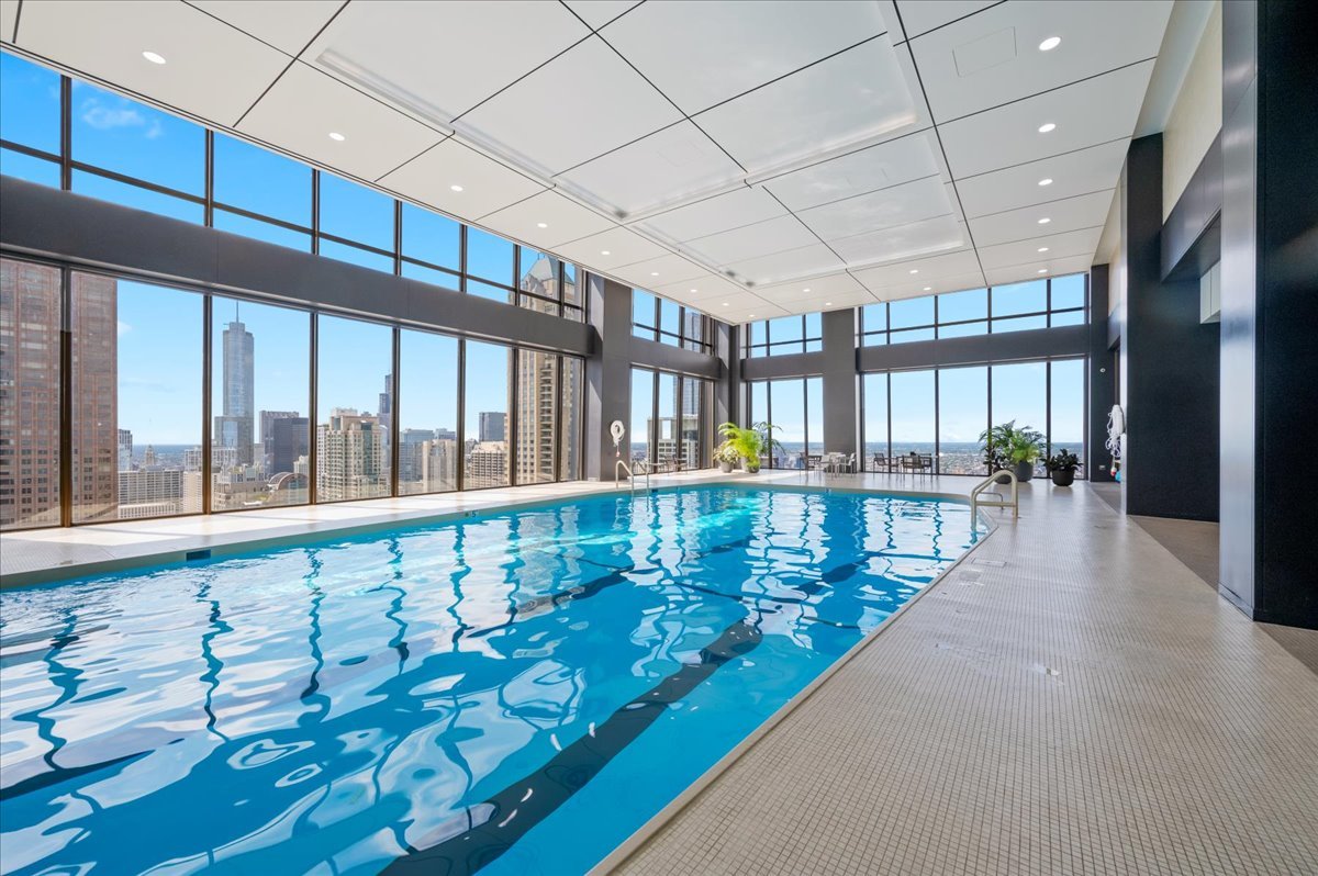 175 E Delaware Place Unit: 7910