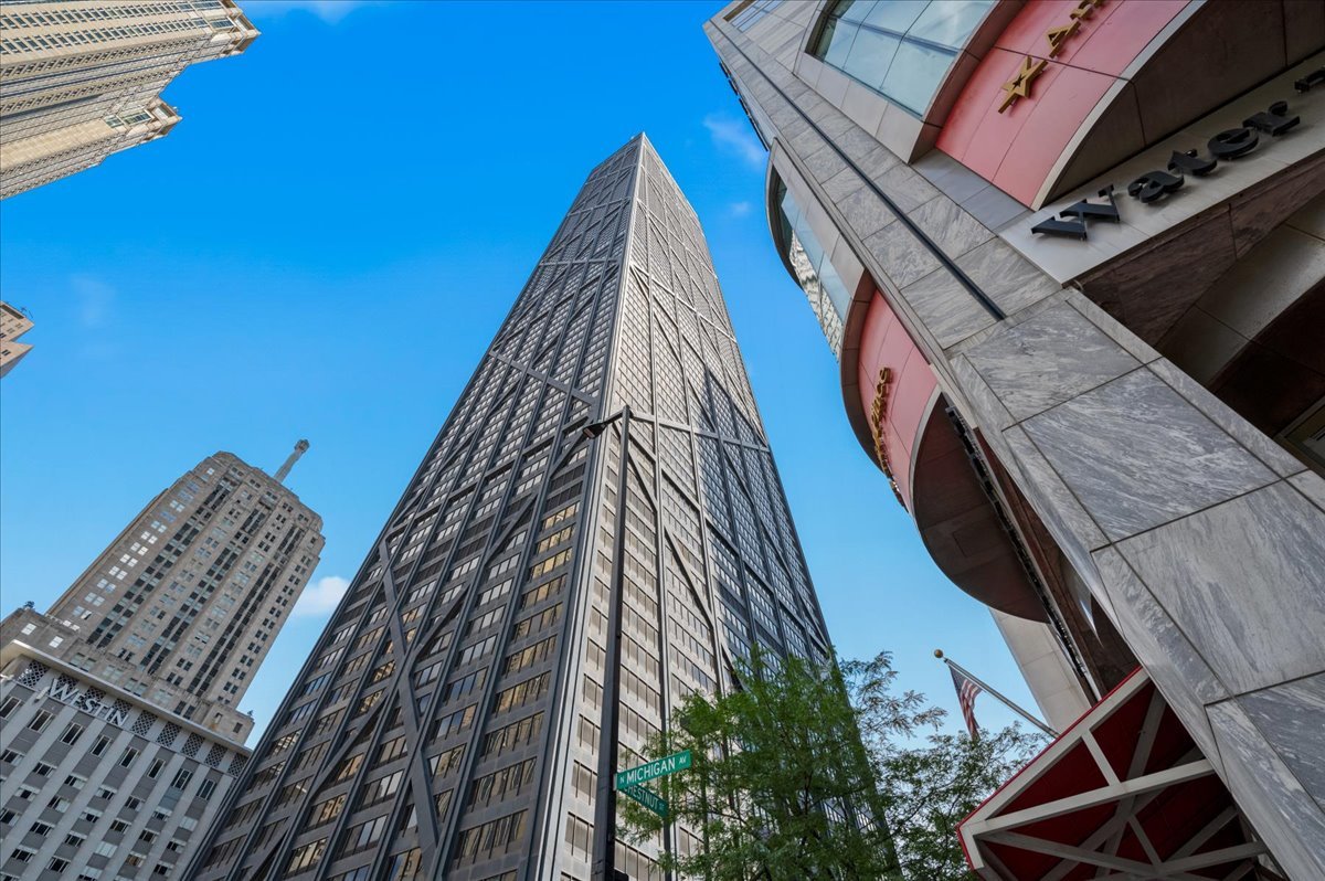 175 E Delaware Place Unit: 7910