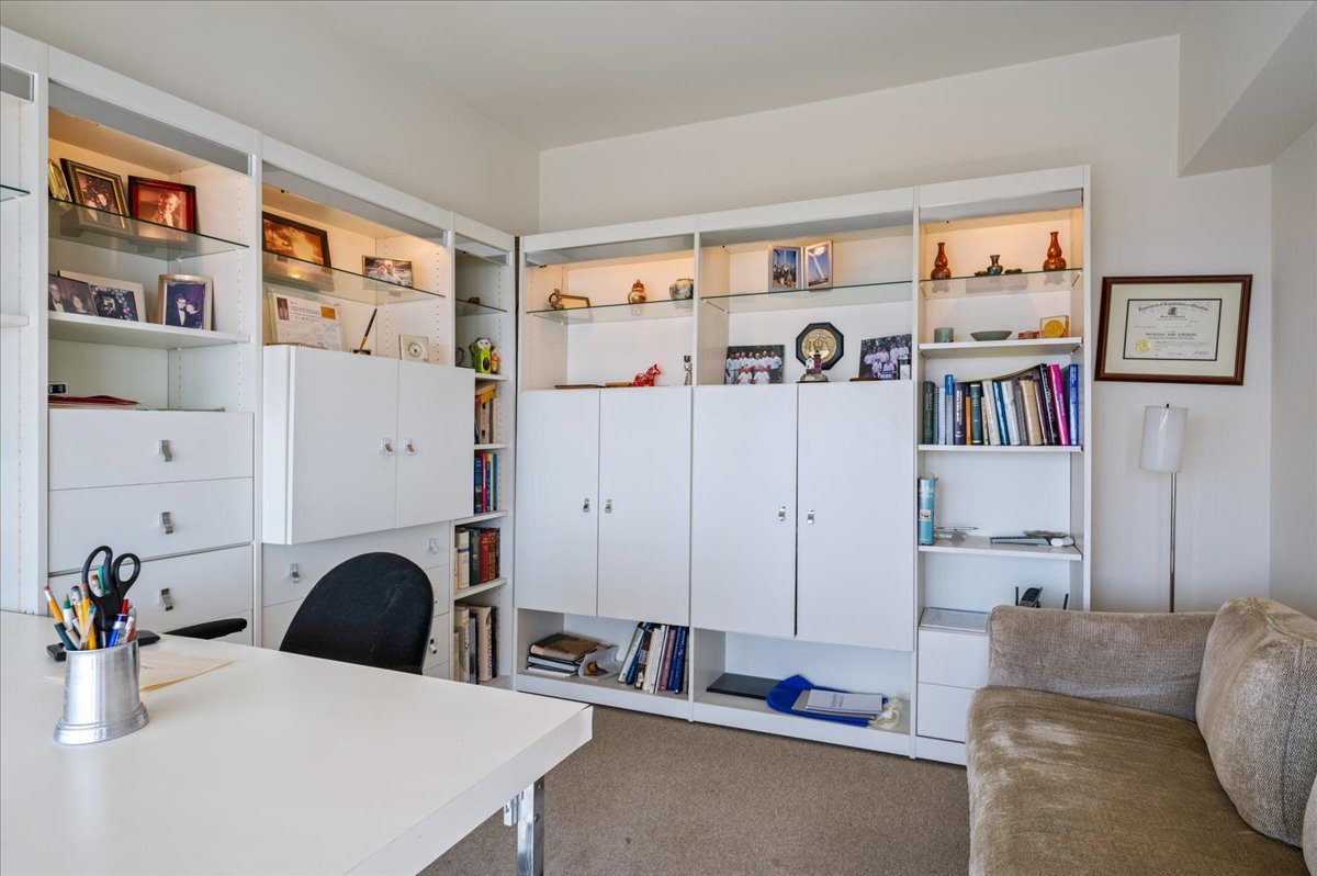 175 E Delaware Place Unit: 7910