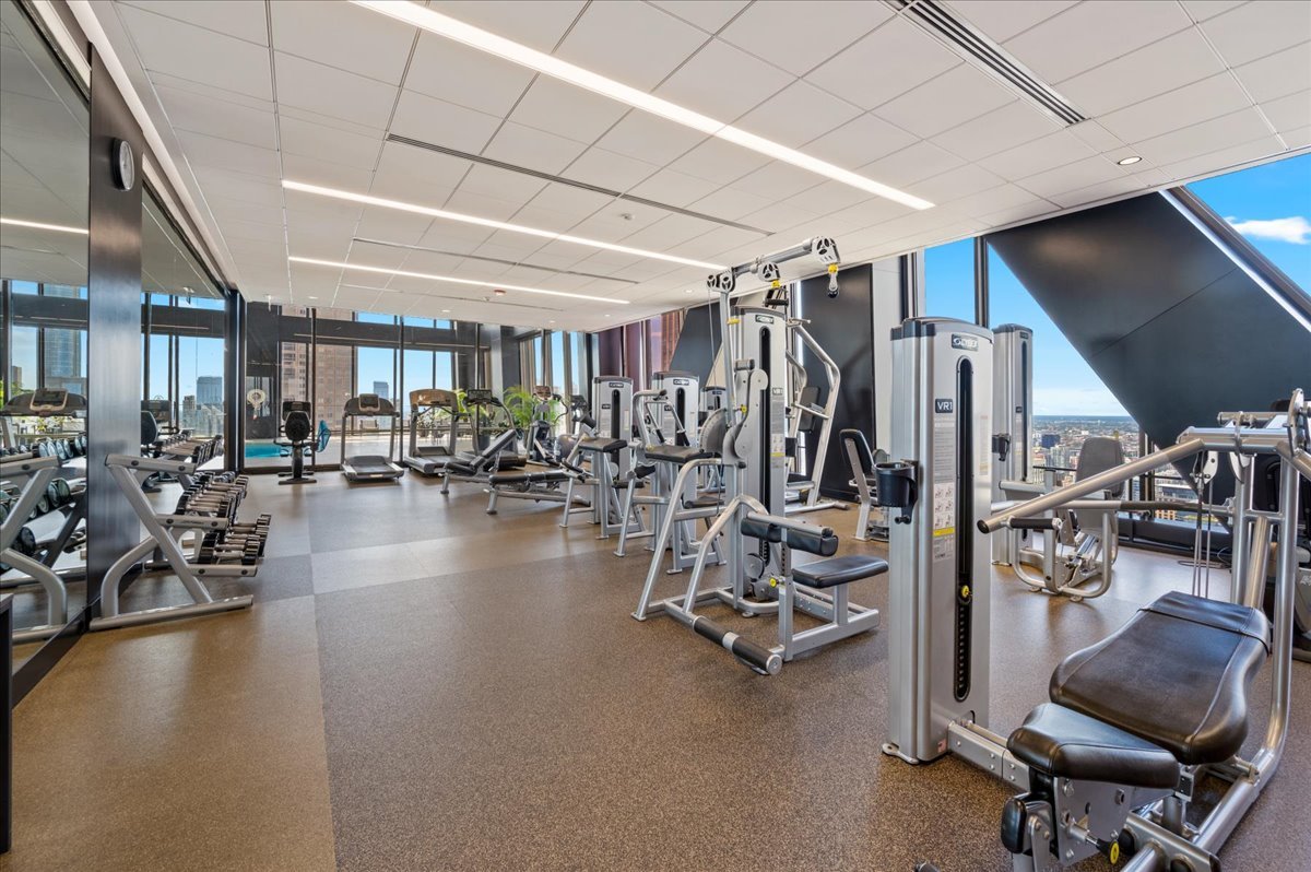 175 E Delaware Place Unit: 7910