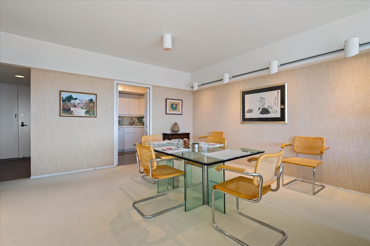 175 E Delaware Place Unit: 7910