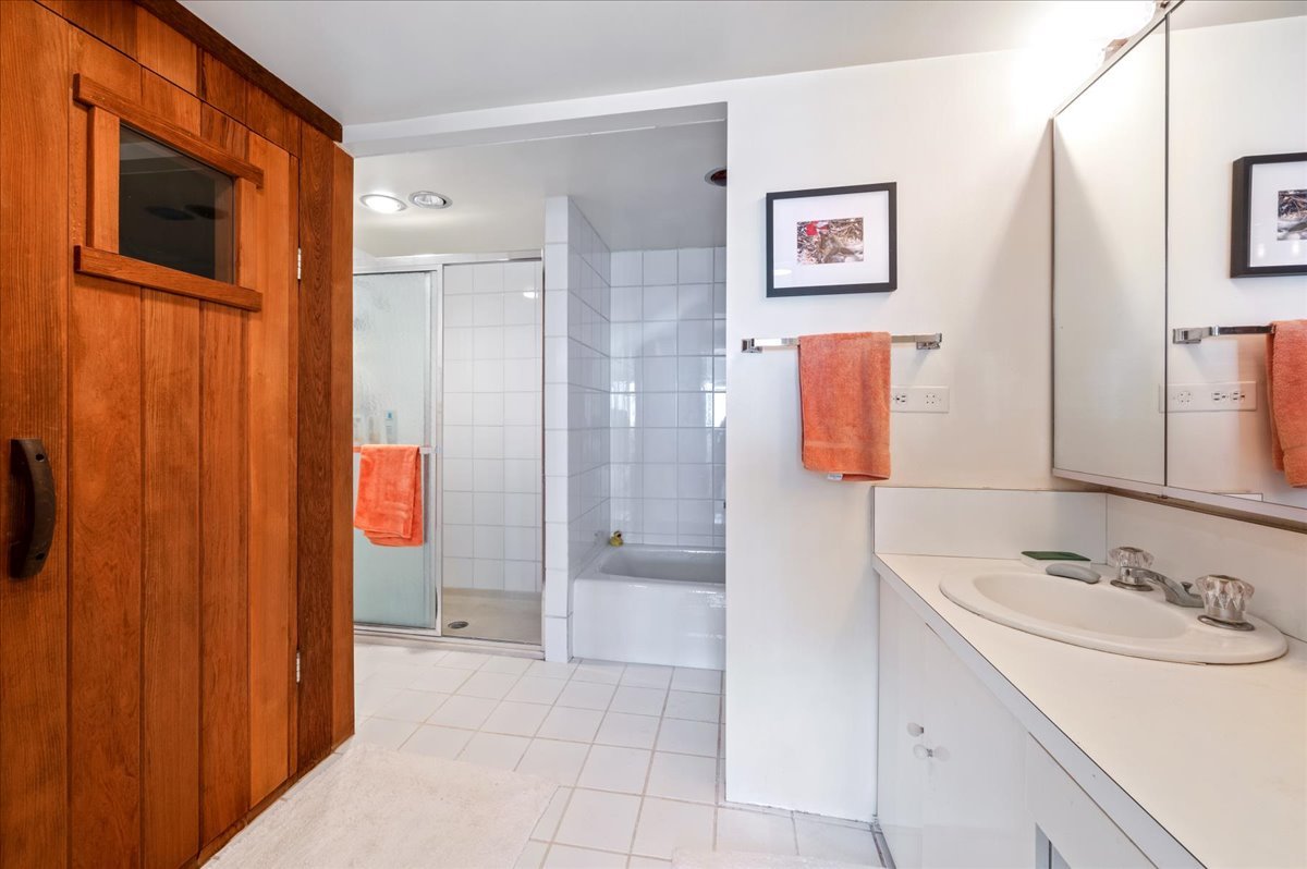 175 E Delaware Place Unit: 7910