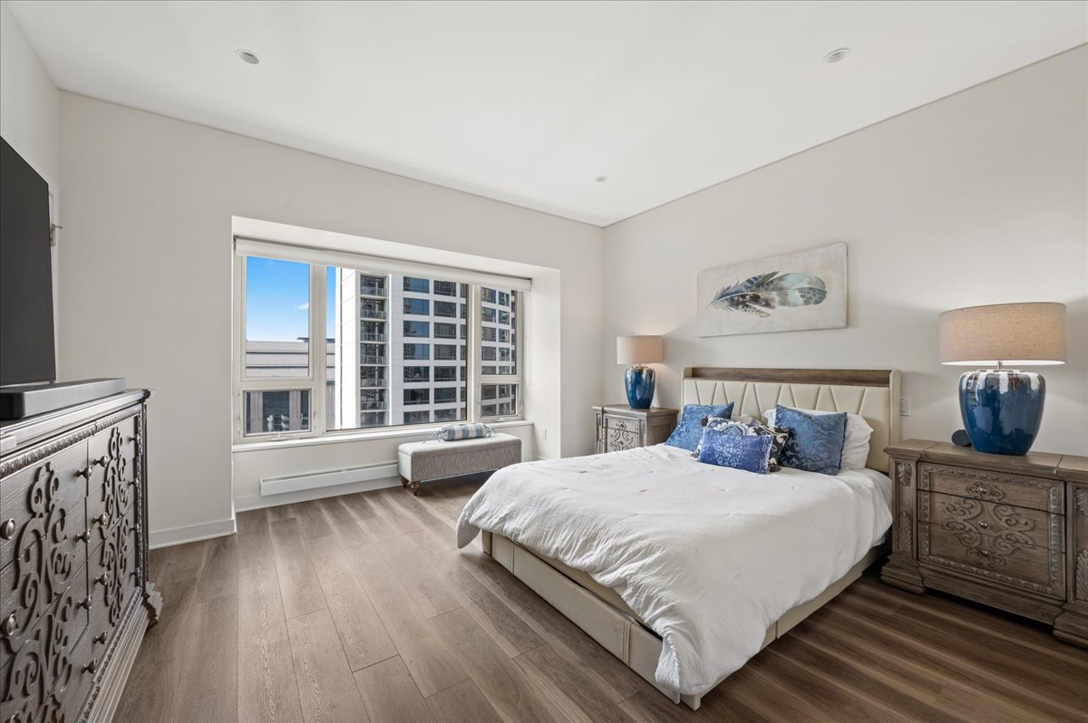 800 N Michigan Avenue Unit: 2202