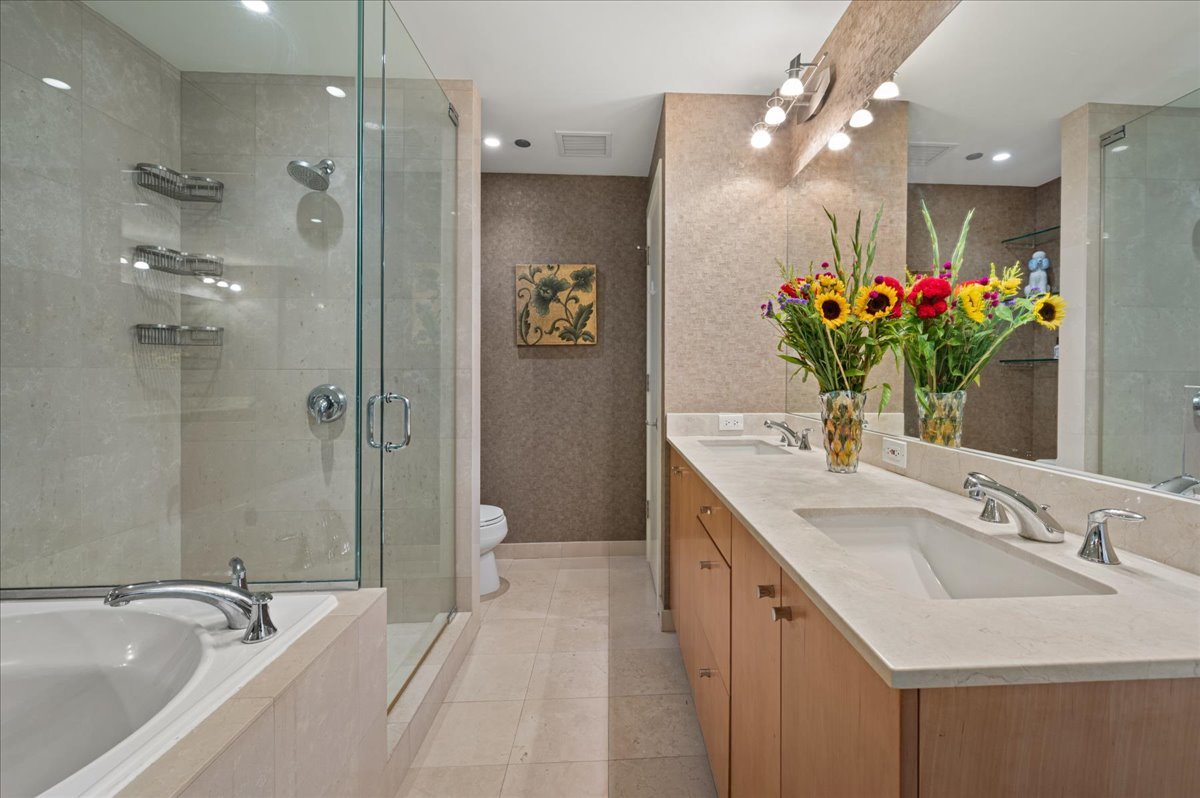 800 N Michigan Avenue Unit: 2202