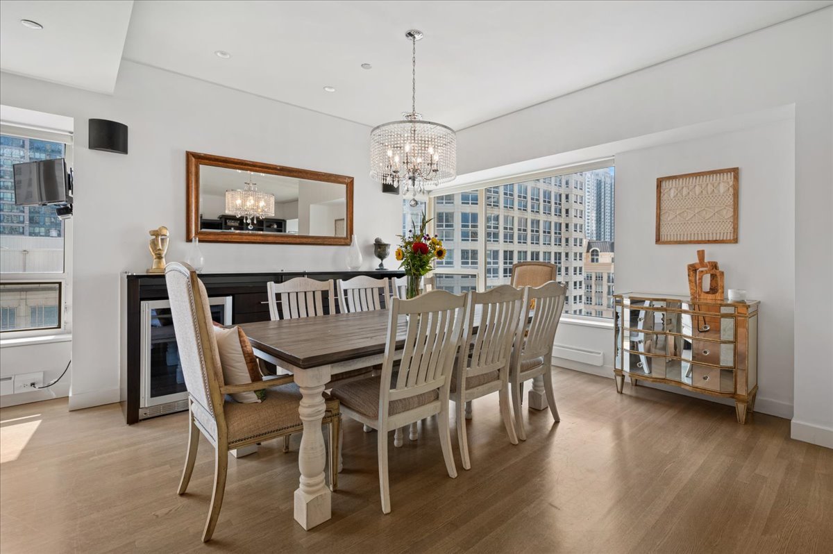 800 N Michigan Avenue Unit: 2202