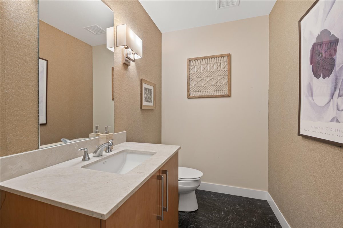 800 N Michigan Avenue Unit: 2202