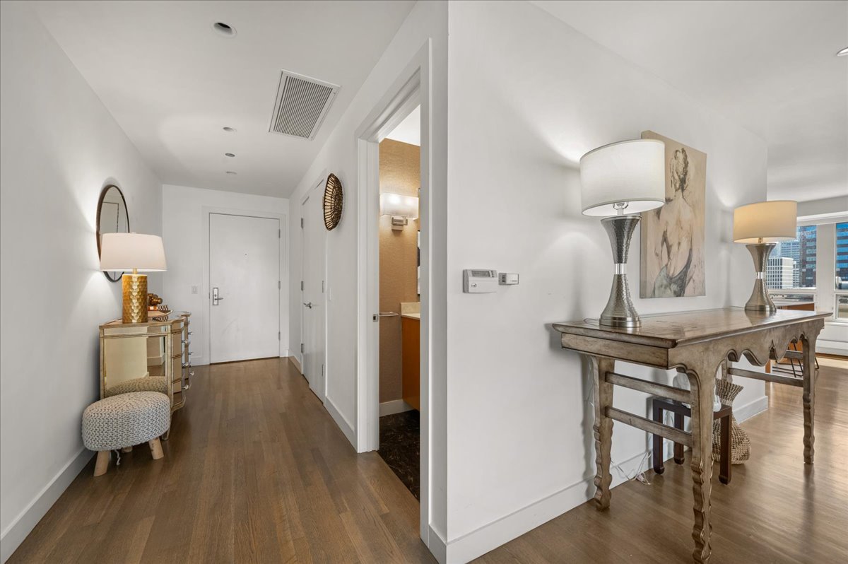 800 N Michigan Avenue Unit: 2202