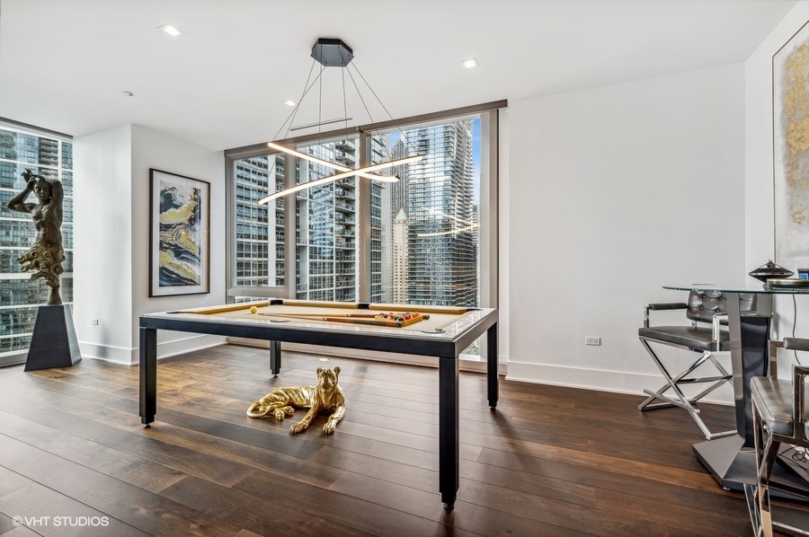 363 E Wacker Drive Unit: 2103