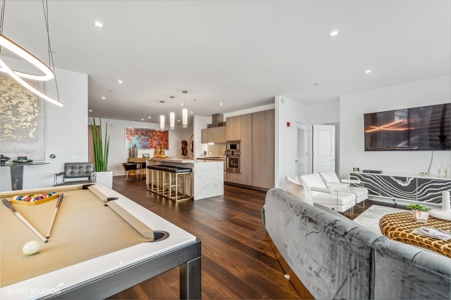 363 E Wacker Drive Unit: 2103
