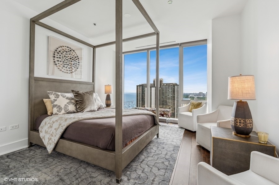 363 E Wacker Drive Unit: 2103