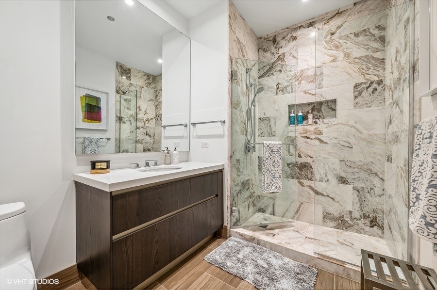 363 E Wacker Drive Unit: 2103