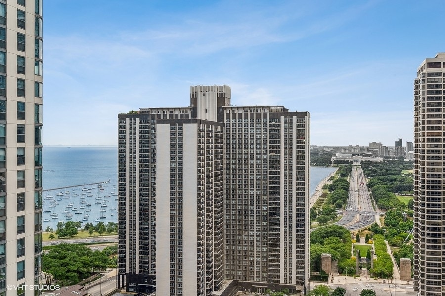 363 E Wacker Drive Unit: 2103