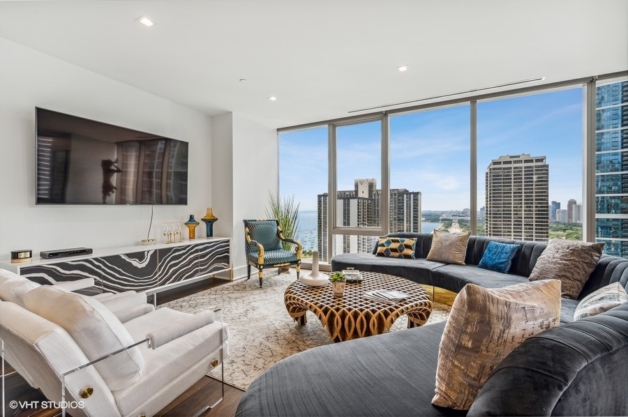 363 E Wacker Drive Unit: 2103