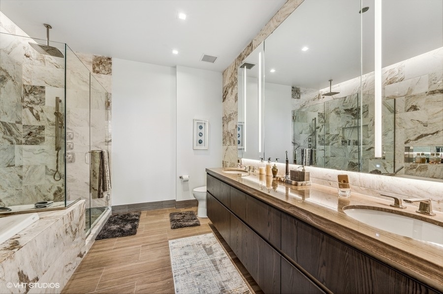363 E Wacker Drive Unit: 2103