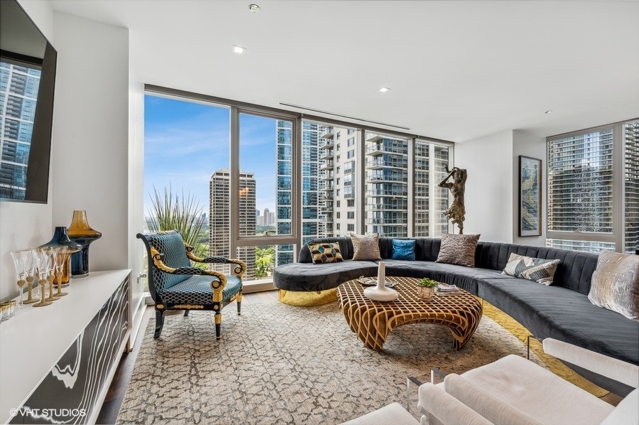 363 E Wacker Drive Unit: 2103