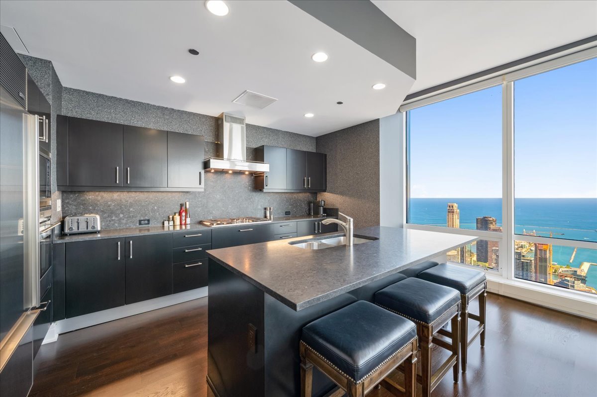 401 N wabash Avenue Unit: 73F