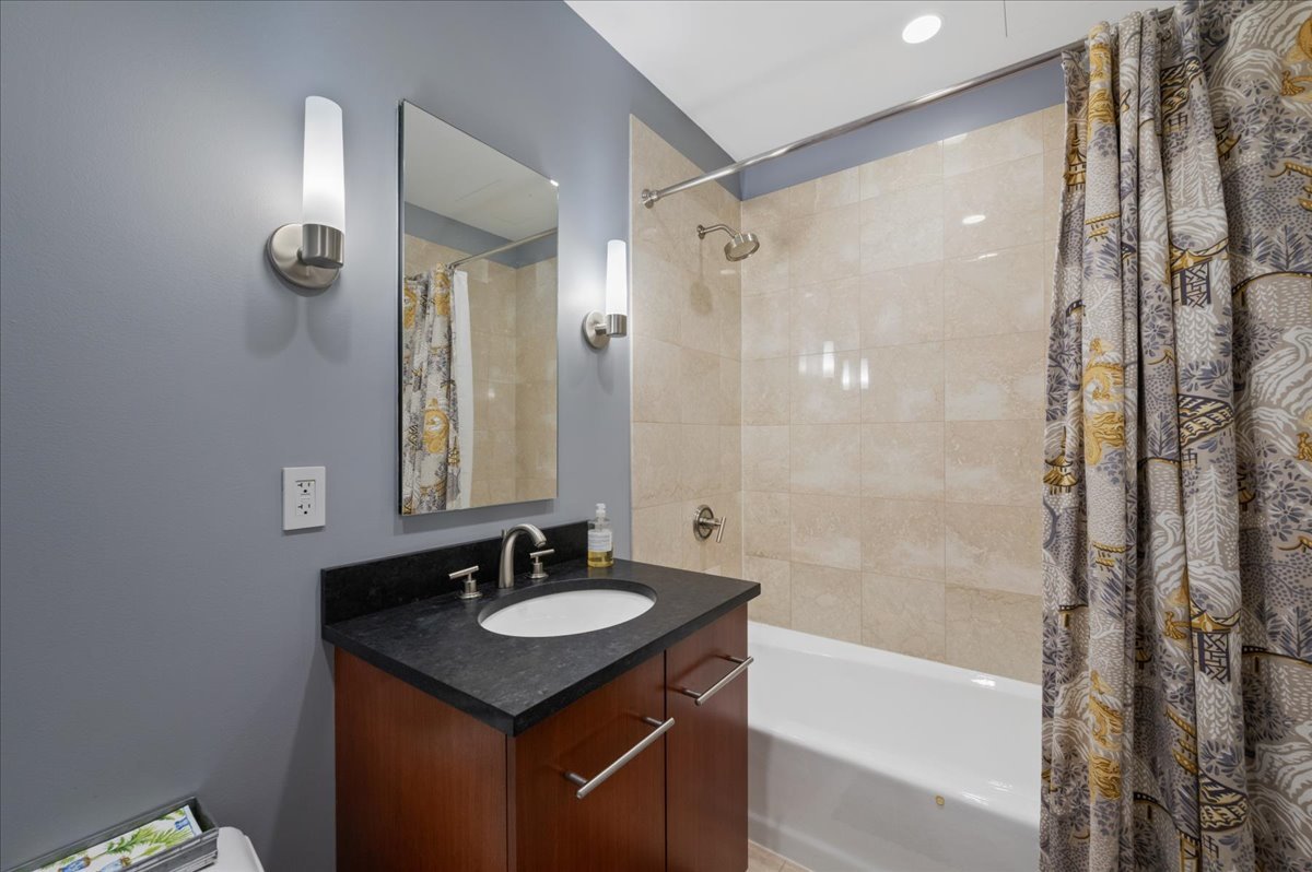 401 N wabash Avenue Unit: 73F