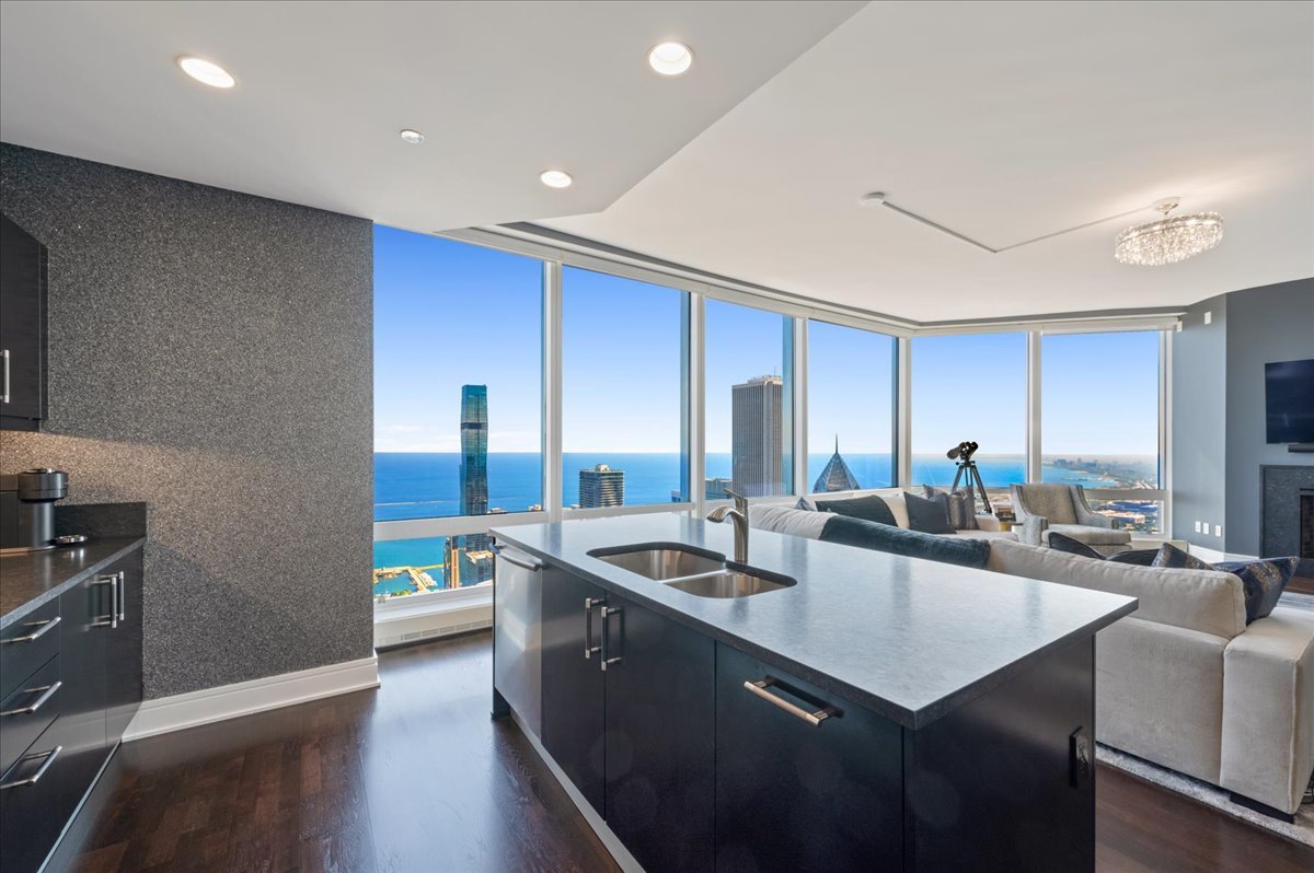 401 N wabash Avenue Unit: 73F