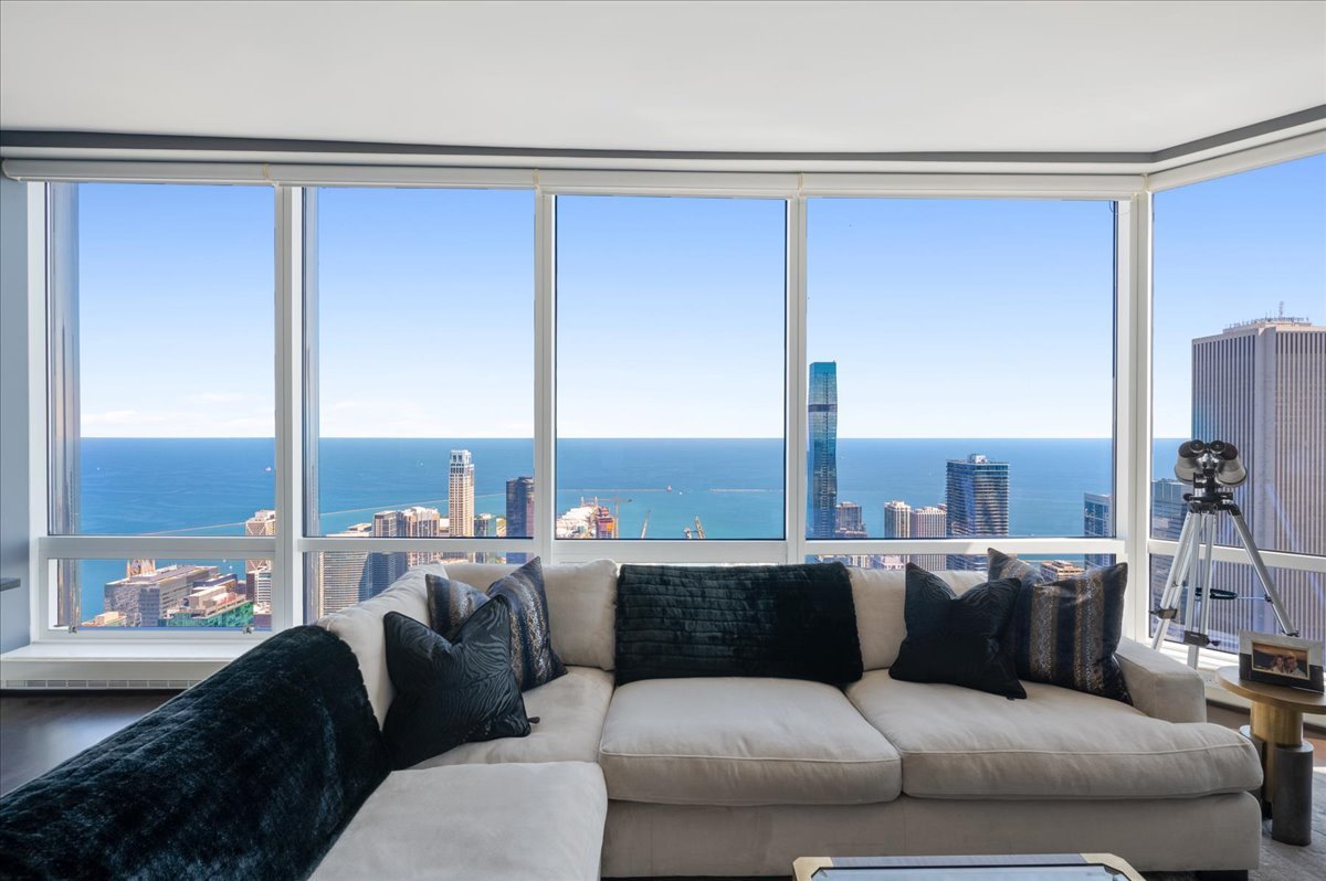 401 N wabash Avenue Unit: 73F