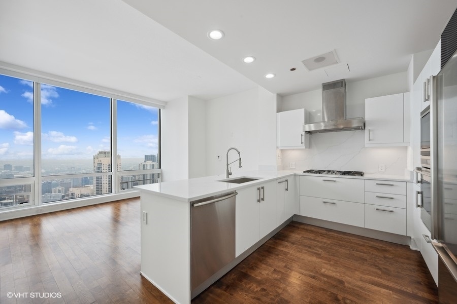 401 N Wabash Avenue Unit: 42E